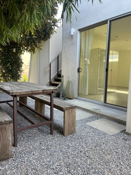 view from outside looking in. - 939 Indiana Ave