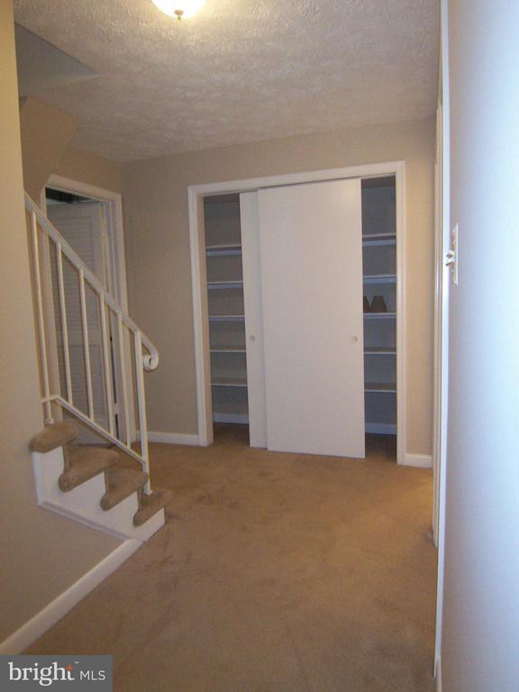 Building Photo - 8502 Lakinhurst Ln