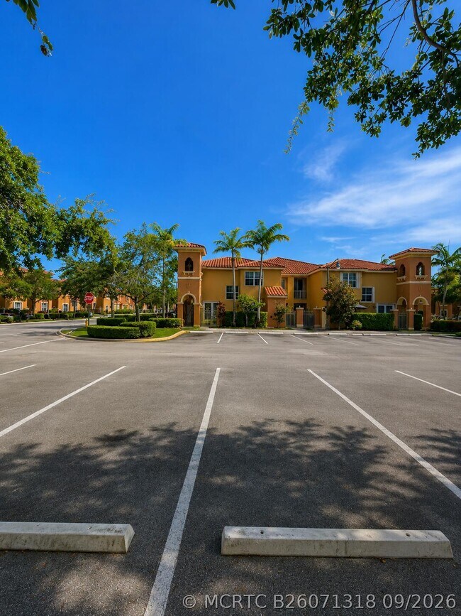 Building Photo - 906 SW 143rd Ave