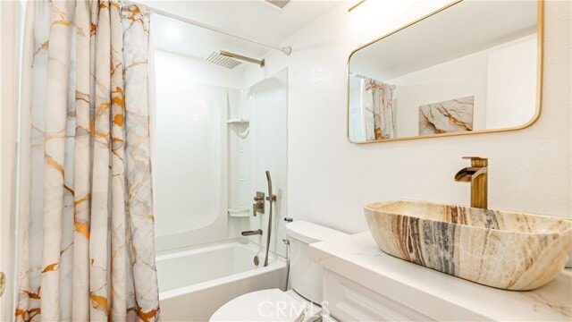 Building Photo - 19036 Singingwood Cir