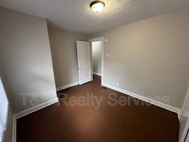 Building Photo - 4218 Carrollton Ave
