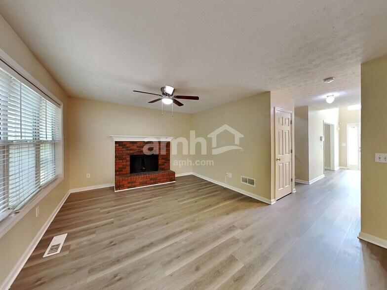 Building Photo - 881 Simon Park Cir