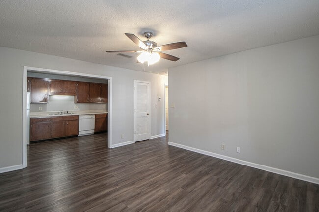 Building Photo - 145 Darlene Dr