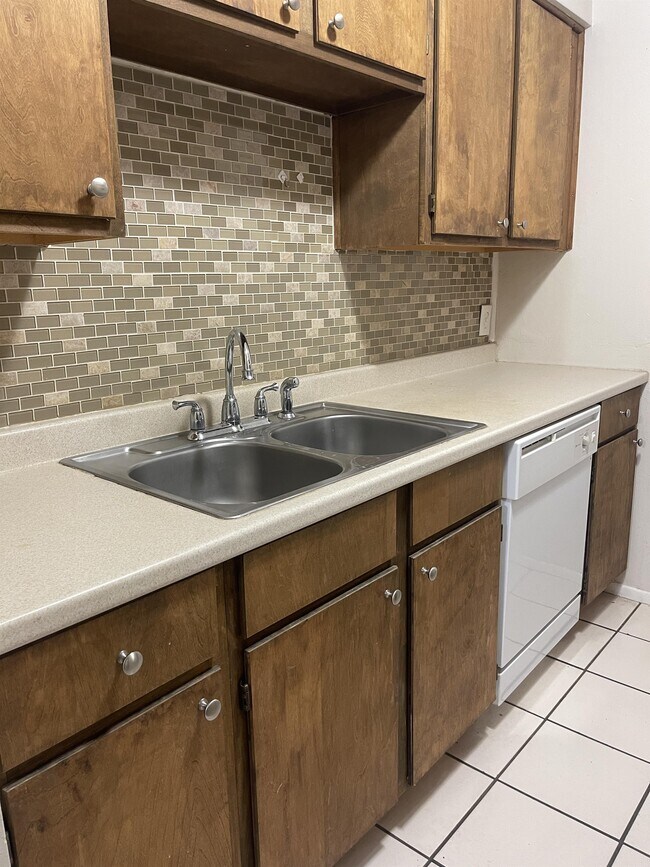 Building Photo - 5506 Pokeweed Ct