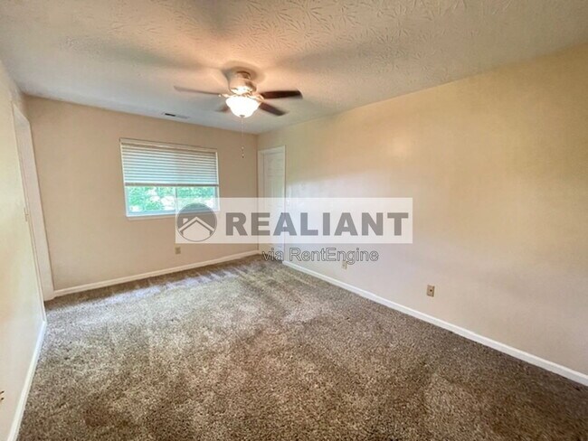 Building Photo - 412 Marian Ln