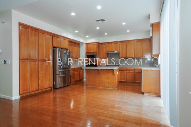 Building Photo - Wicklund Village: Charming 4-Bed Single St...