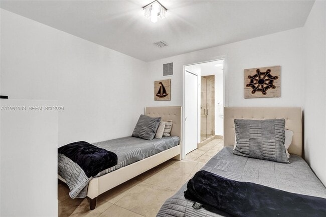 Building Photo - 18201 Collins Ave