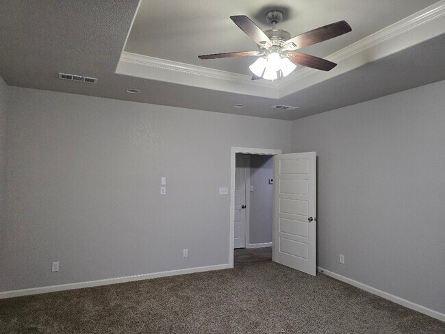 Building Photo - 3250 Springfield Rd