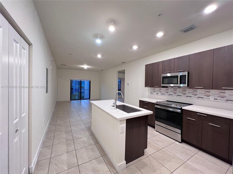 Primary Photo - 8301 NW 41st St