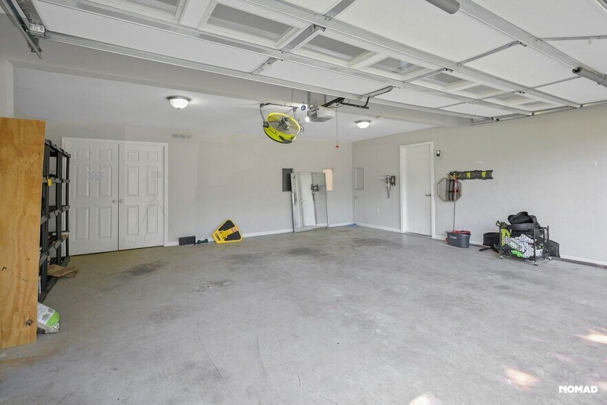 Building Photo - 875 Secret Cove Dr NE