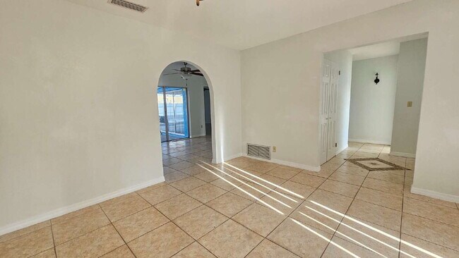 Building Photo - 3 Bedroom Pool Home in North Port - Rent I...