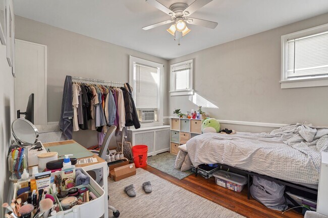 Building Photo - Ewing, NJ – 6BR / 2BA. House near TCNJ. Spacious layout. - Gambourg Properties