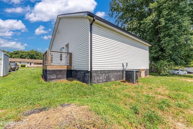 Building Photo - 5004 Knoxwood Dr