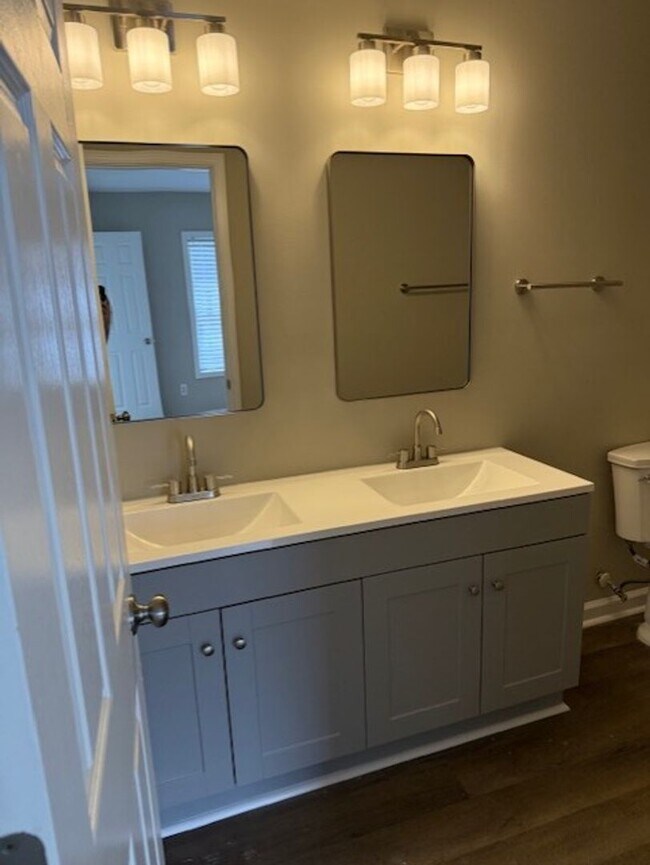 Building Photo - Available Now! MUST SEE!