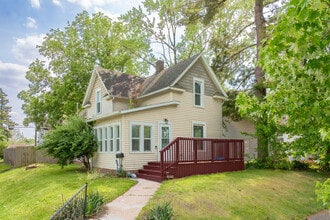 Building Photo - 3524 Pleasant St