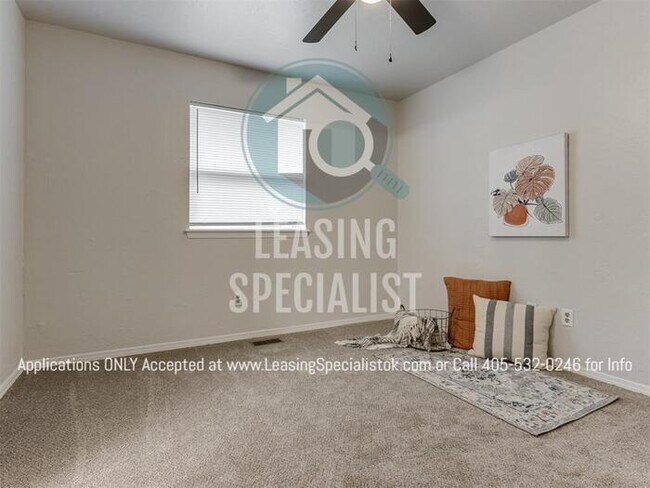 Building Photo - Stunning Yukon 3 Bed 2 Bath Home Available...