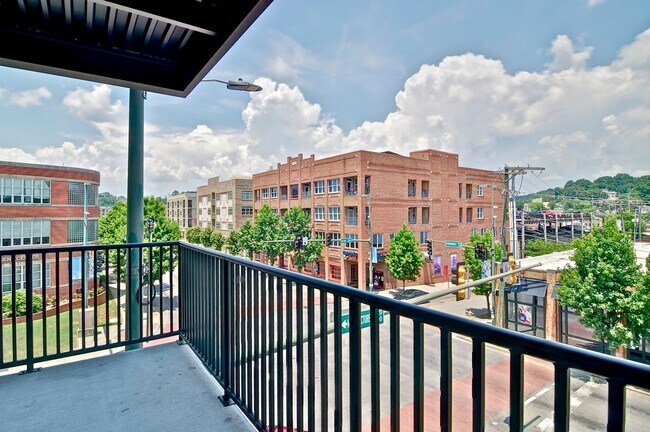 Building Photo - Studio on Chattanooga's Northshore!