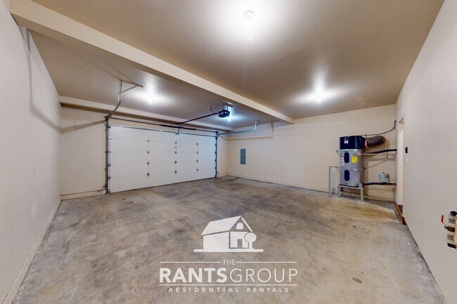 Building Photo - 837R