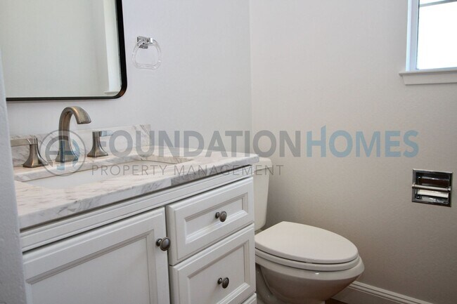 Building Photo - Spacious 5BR Novato Home at End of Private Drive!  A/C!  Solar!  FOUNDATION
