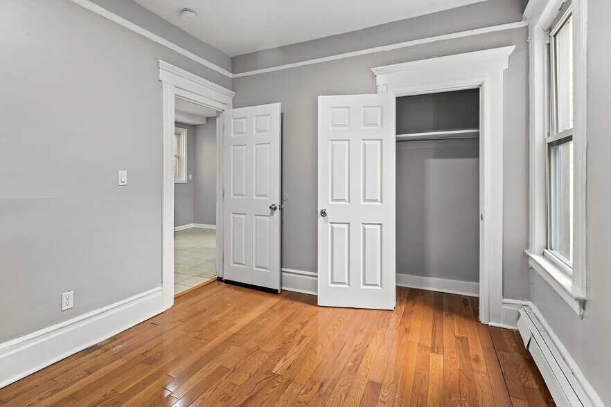 Building Photo - 13 20th Ave