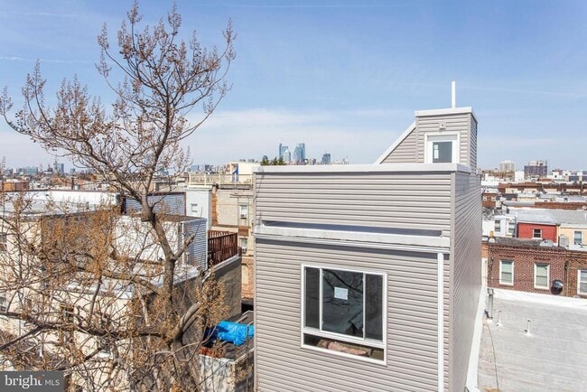Building Photo - 631 Dudley St