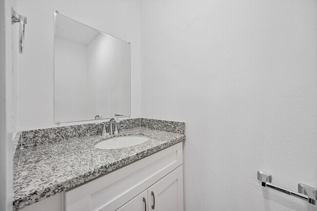 Building Photo - ?Your Dream Home Awaits – Spacious Modern Duplex ?