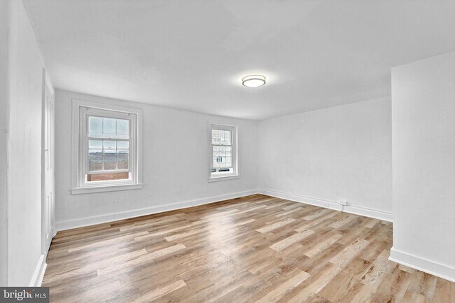 Building Photo - 28 W Airy St