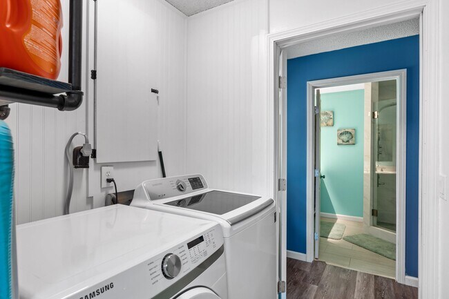 Building Photo - 2442 Duncan Dr