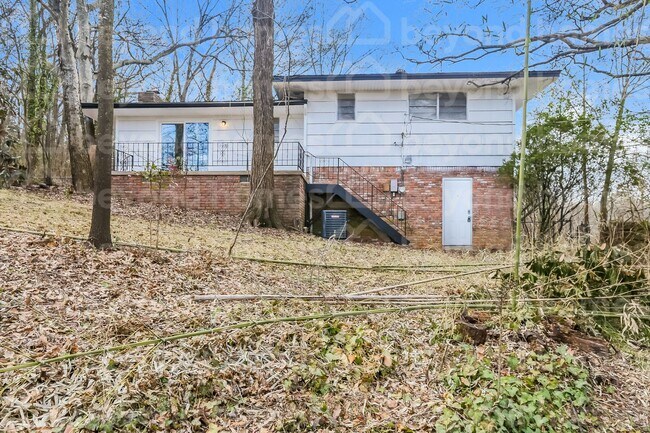 Building Photo - Beautifully renovated home with 3 bedroom ...