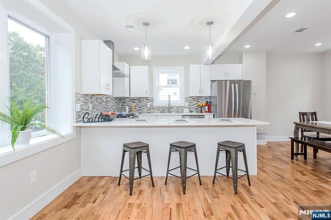 Building Photo - 2389 3rd St