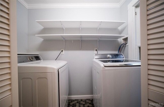 Building Photo - 497 West Ave