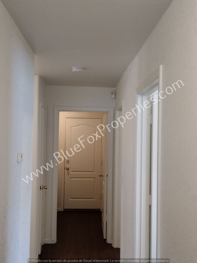 Building Photo - 915 N Silverleaf Oak Pl