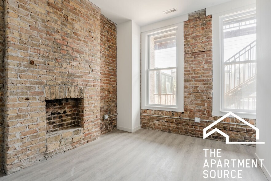 Building Photo - 2743 W Division St