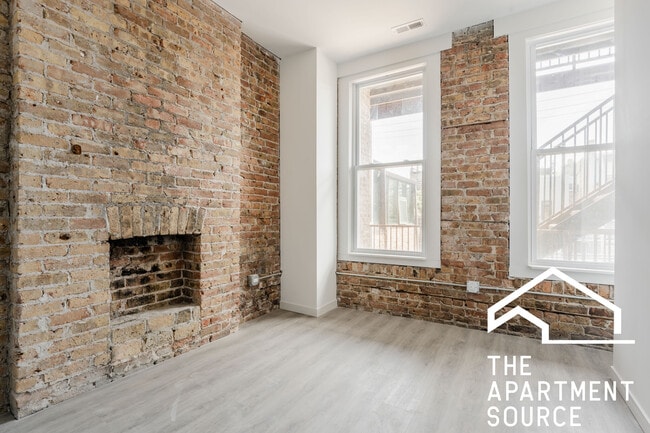 Building Photo - 2743 W Division St