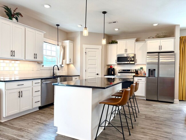 Building Photo - 1013 Berry Bnd