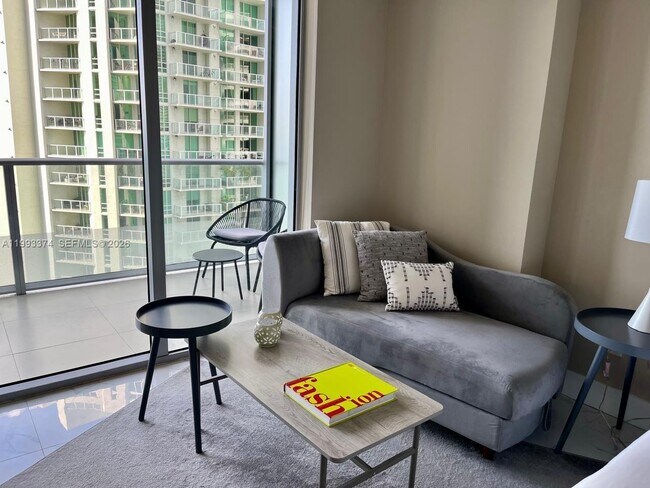 Building Photo - 1300 Brickell Bay Dr