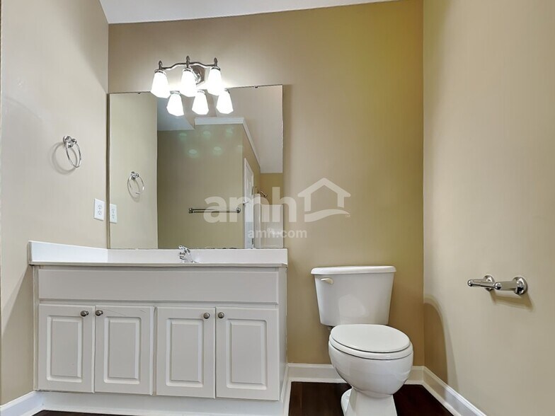 Building Photo - 7904 Willow Croft Dr