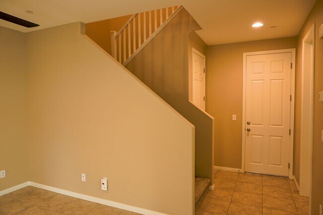 Building Photo - Beautiful 3 bed Townhome in Summerlin