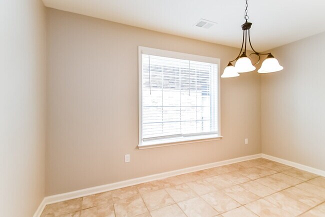 Building Photo - 7553 Glen Laurel Way