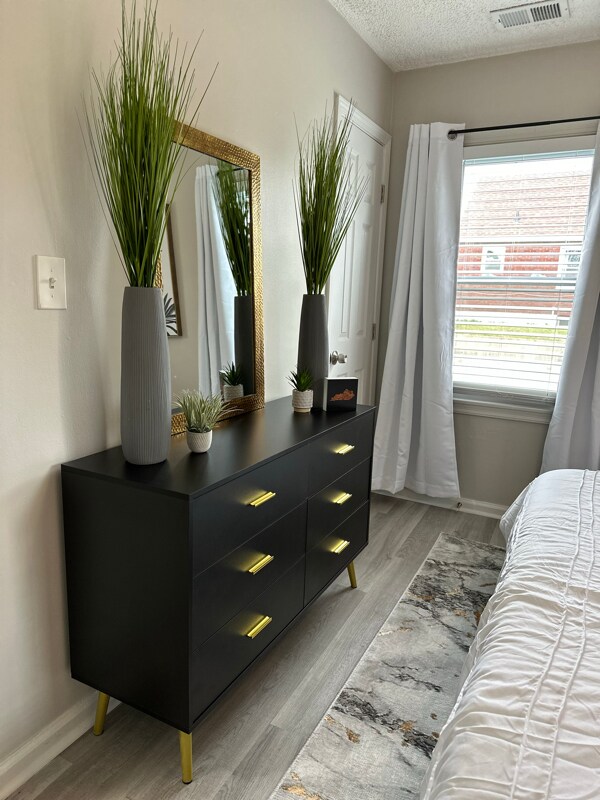 Building Photo - 2500 Emil Ave