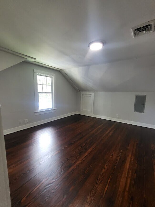 Building Photo - 980 Harte Dr SW