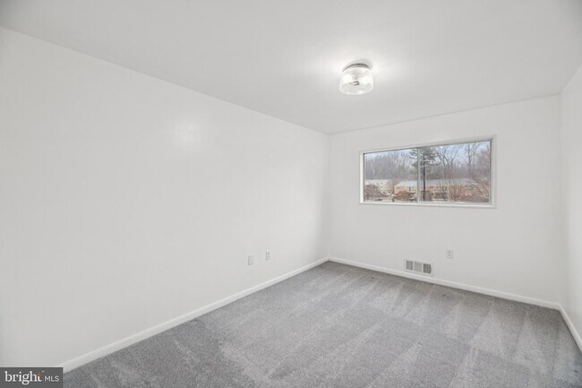 Building Photo - 10607 Weymouth St