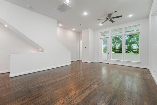 Building Photo - 3141 Leeland St