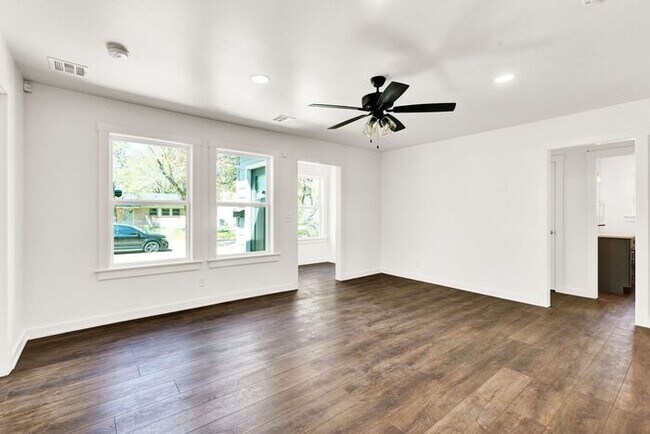 Building Photo - Stunning 3-Bedroom Home with Modern Upgrades in Tulsa