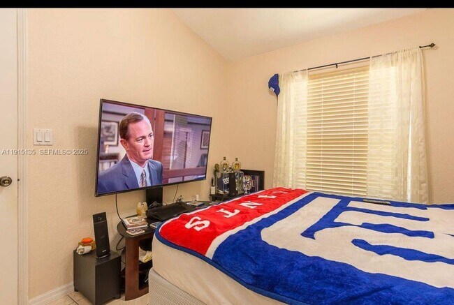 Building Photo - 1940 SE 14th Ct