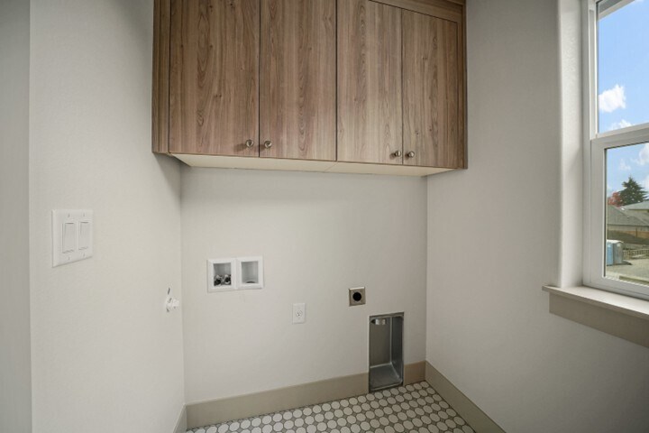 Building Photo - 1321 Oppek St NE