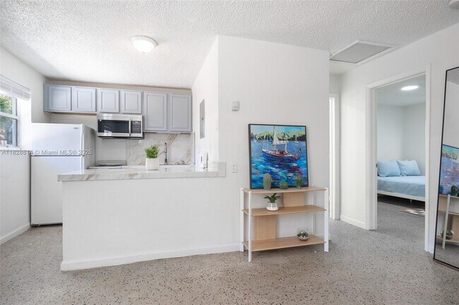 Building Photo - 605 SW 14th Terrace