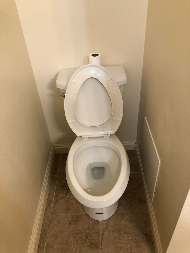 Building Photo - 32 Lakeview Cir