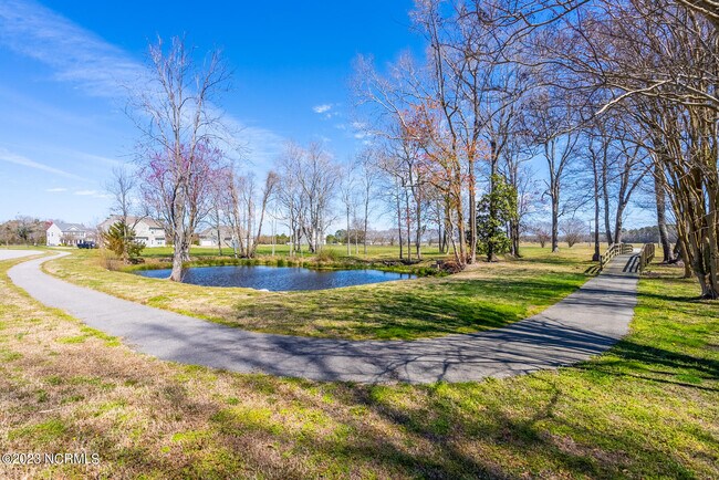 Building Photo - 101 E Point Estates Ct