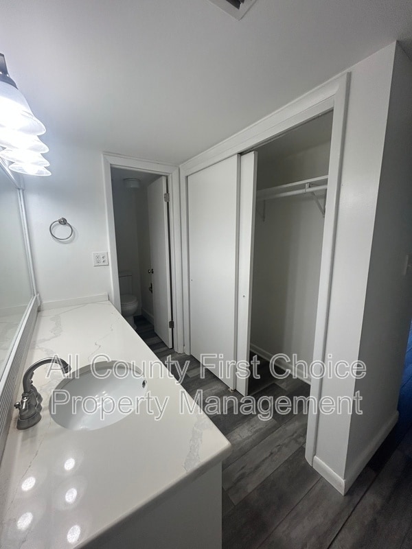 Building Photo - 780 S Village Dr